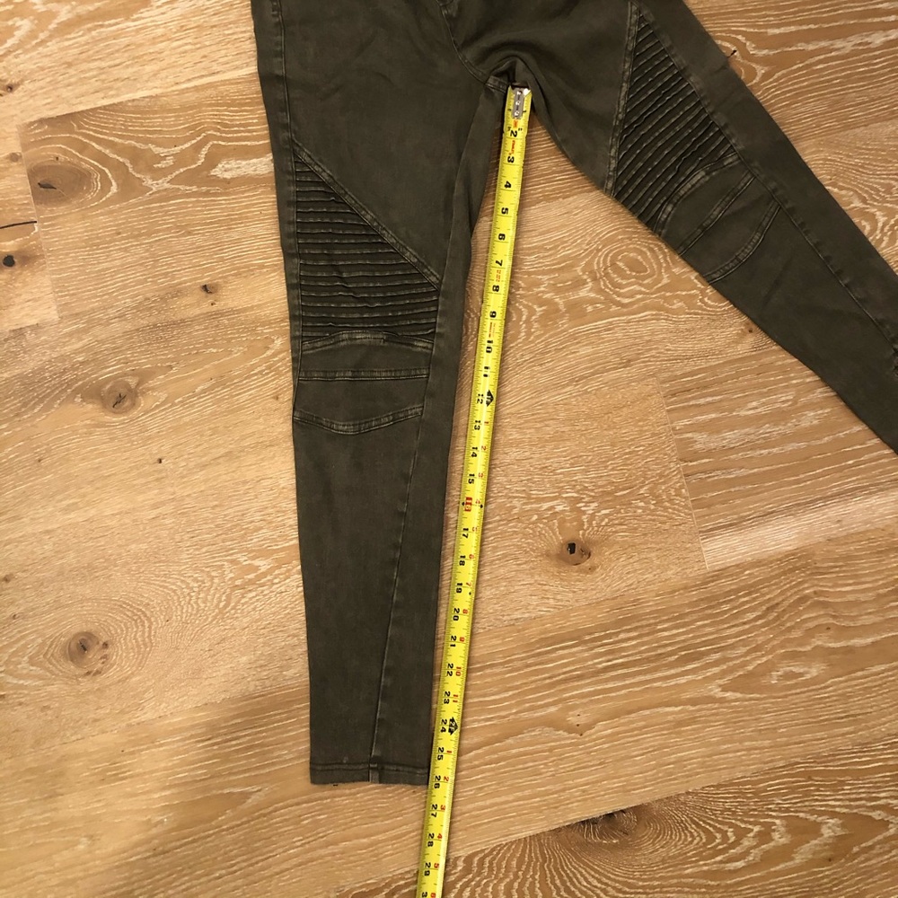 Moto-style Staccato Jeggings, distressed olive - Picture 7 of 8